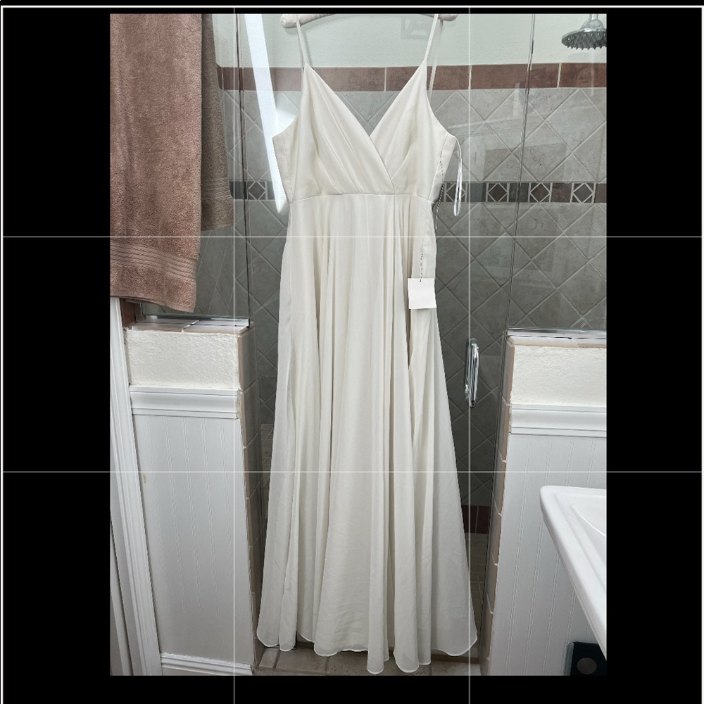 White sleeveless dress size L